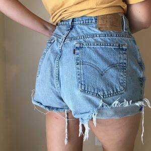 Levi’s 550 high-waisted shorts